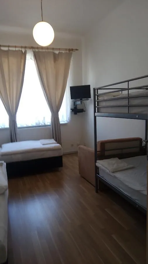 بيت ضيافة فندق إيما بينزيون براغ